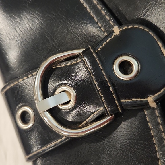 Elegant Black Shoulder Bag - Picture 2 of 8